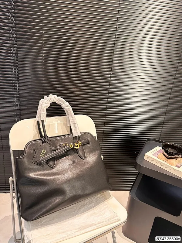 All categories Official website "Brand Women's Bags" Women's Bags 💙 miumiu 2024 new MIUMIU handbags