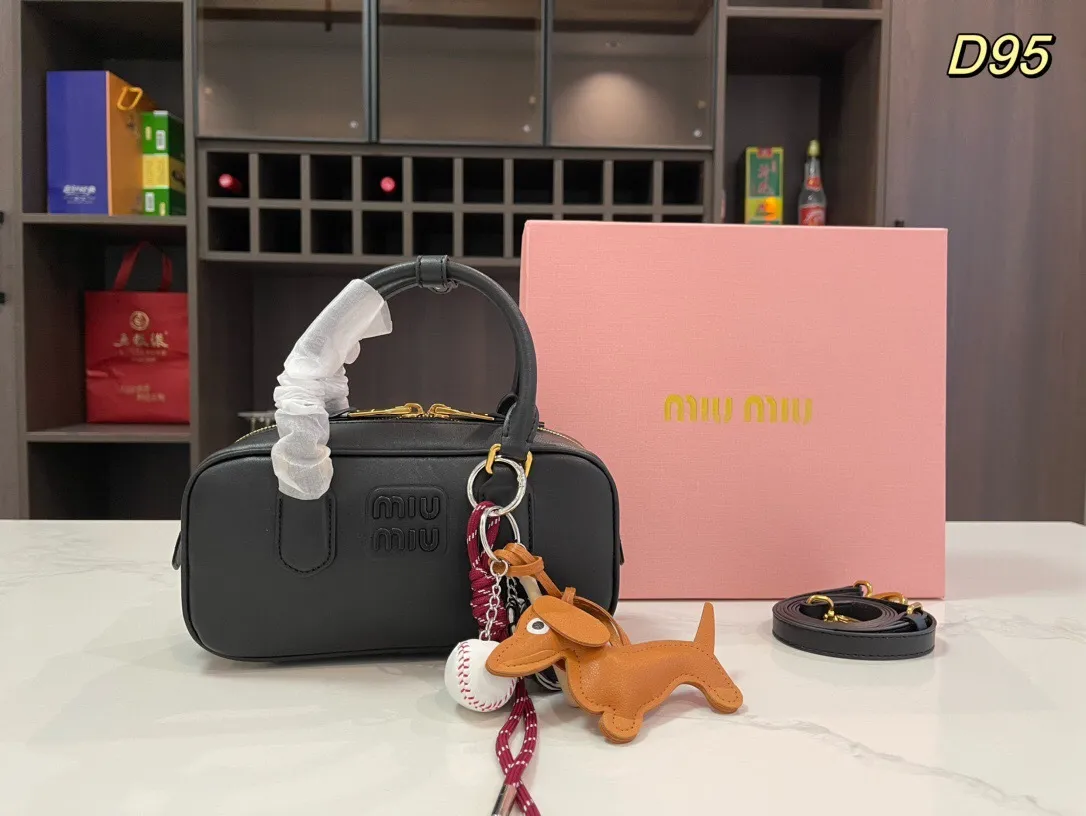 All categories Official website "Brand Women's Bags" Women's Bags 💙 miumiu 2024 new MIUMIU handbags