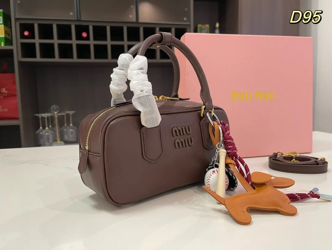All categories Official website "Brand Women's Bags" Women's Bags 💙 miumiu 2024 new MIUMIU handbags