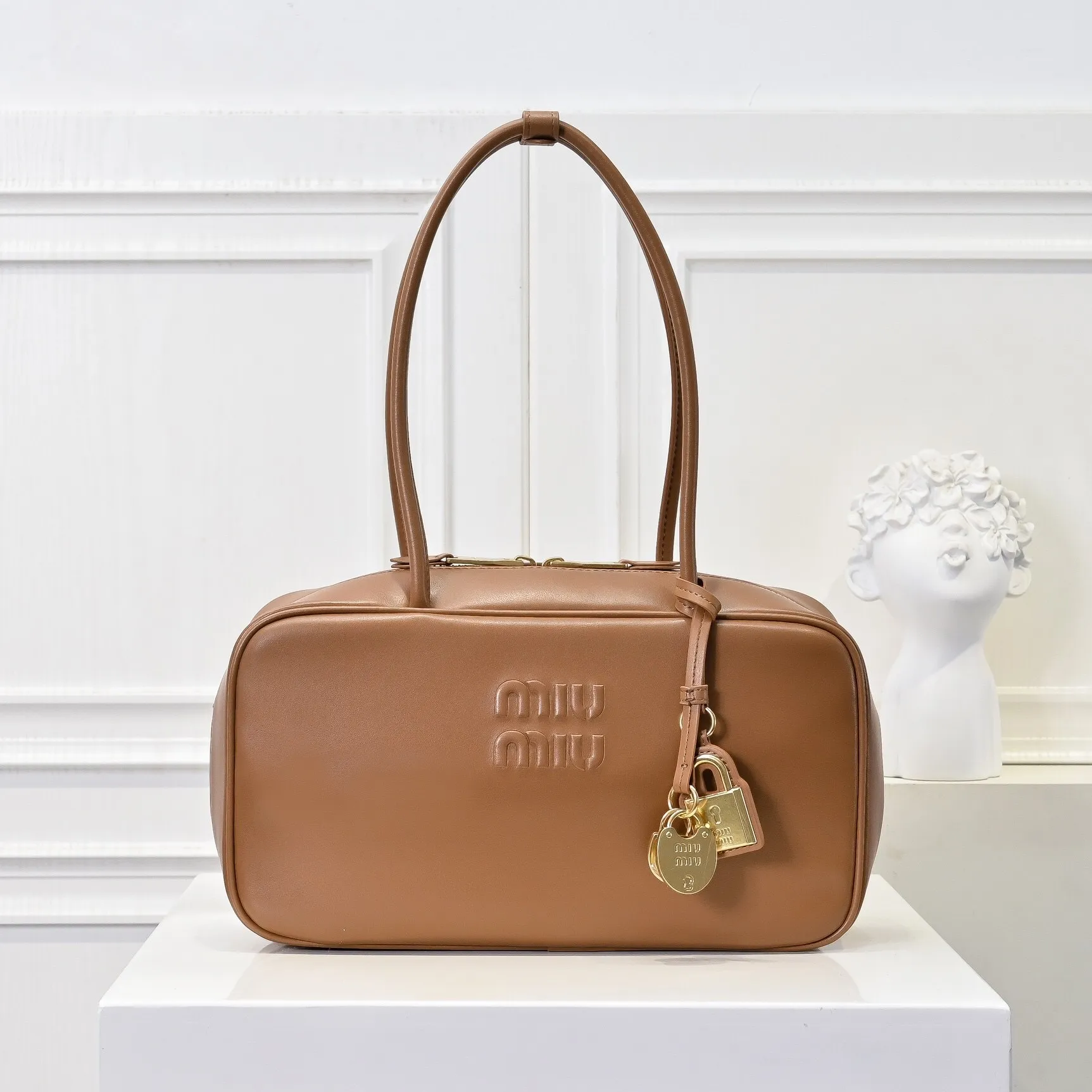 All categories Official website "Brand Women's Bags" Women's Bags 💙 miumiu 2025 new MiuMiu handbags