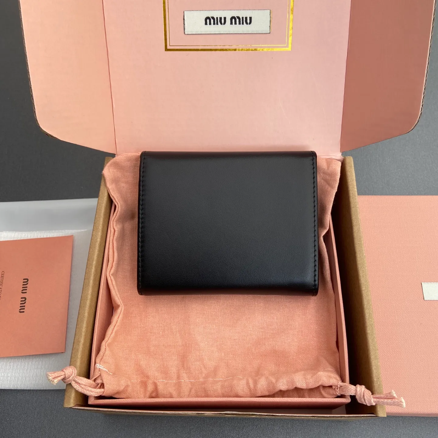 [Special grade hardware original leather] ¥600~Imported cowhide wallet~Black - Snap button closure - Metal letter logo - 2 card slots - 1 banknote compartment - 1 coin pocket - Lined Size: w11.5×h10.2×2cm No.: 5MH033_ MM0240
