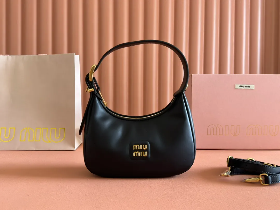 💋💋💋 Equipped with a full set of packaging at the counter [Super Grade Hardware Original Leather] Cow Leather Crescent Bag Handbag/Crossbody Bag No.: 5BP322
