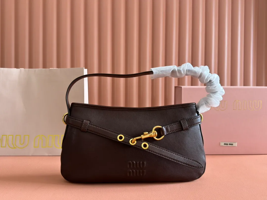 💋💋💋【New Product】Miu Home👉 MiuMiu new Aventure Nappa leather handbag, heather, brown, black/original leather shipped! 🐲Model: 5BC182. Combination short video