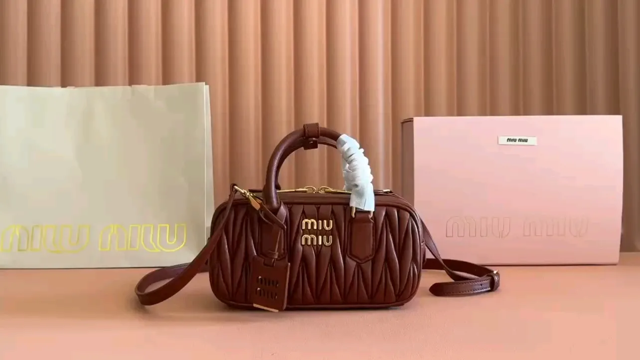 💋💋💋【Full set of packaging at the counter】MIU MIU Miu Miu pleated Miu Miu women's Arcadia cowhide handbag crossbody bag Style number: 5bb142
