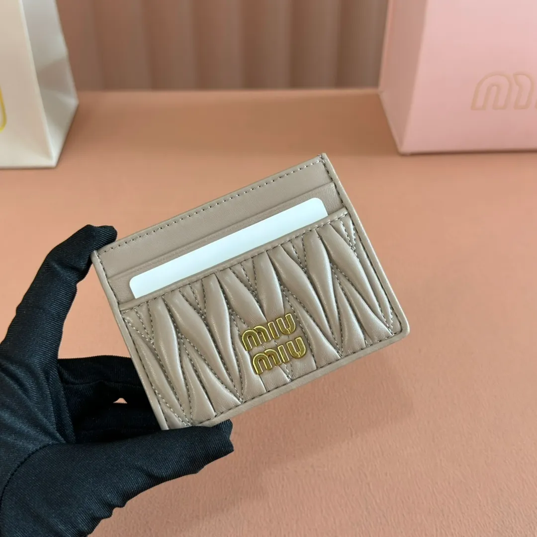 p420. 💋💋💋【Configured with full set of counter packaging】🔥 The latest version of MM cket wallet new card holder, 💗💗 5MV976 nude powder The latest series of card holders in the counter, small and exquisite, double-sided card slots, practical and fashionable design 🔥 Made of top imported lambskin 🎉