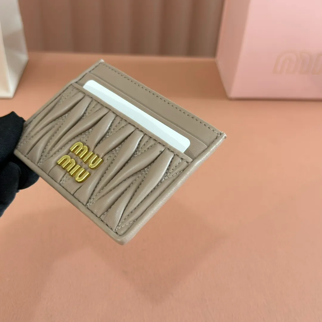p420. 💋💋💋【Configured with full set of counter packaging】🔥 The latest version of MM cket wallet new card holder, 💗💗 5MV976 nude powder The latest series of card holders in the counter, small and exquisite, double-sided card slots, practical and fashionable design 🔥 Made of top imported lambskin 🎉