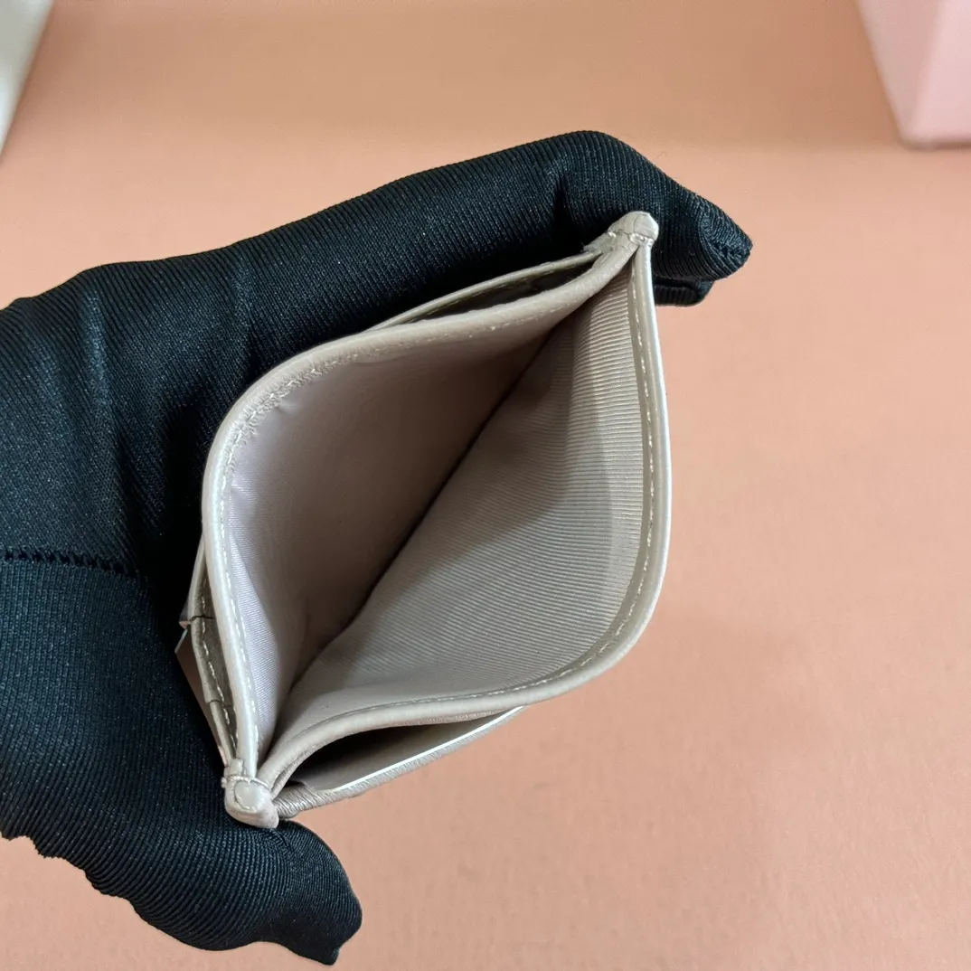 p420. 💋💋💋【Configured with full set of counter packaging】🔥 The latest version of MM cket wallet new card holder, 💗💗 5MV976 nude powder The latest series of card holders in the counter, small and exquisite, double-sided card slots, practical and fashionable design 🔥 Made of top imported lambskin 🎉