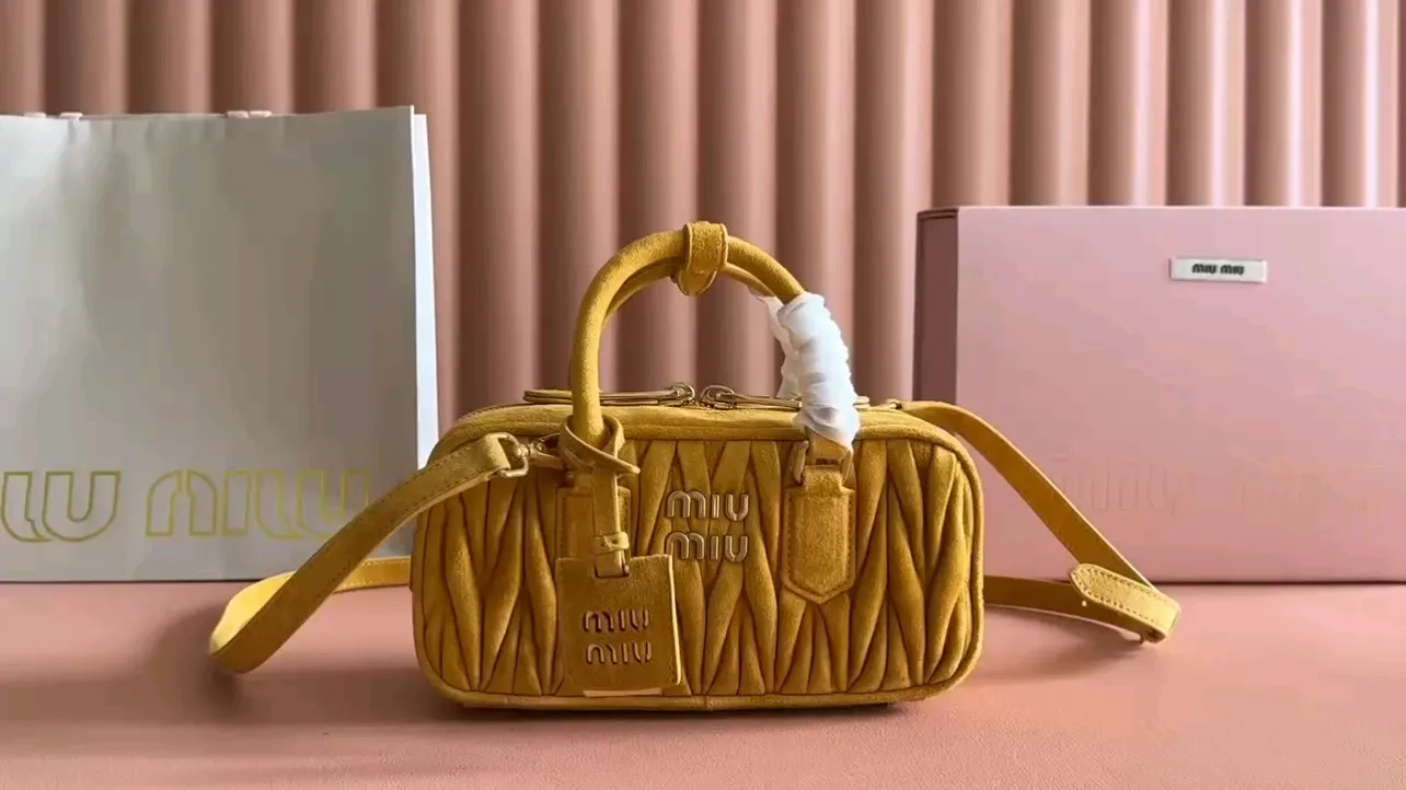 💋💋💋【Full set of packaging at the counter】MIU MIU Miu Miu wrinkled nubuck leather Miu Miu women's Arcadia cowhide handbag crossbody bag Style number: 5bb142