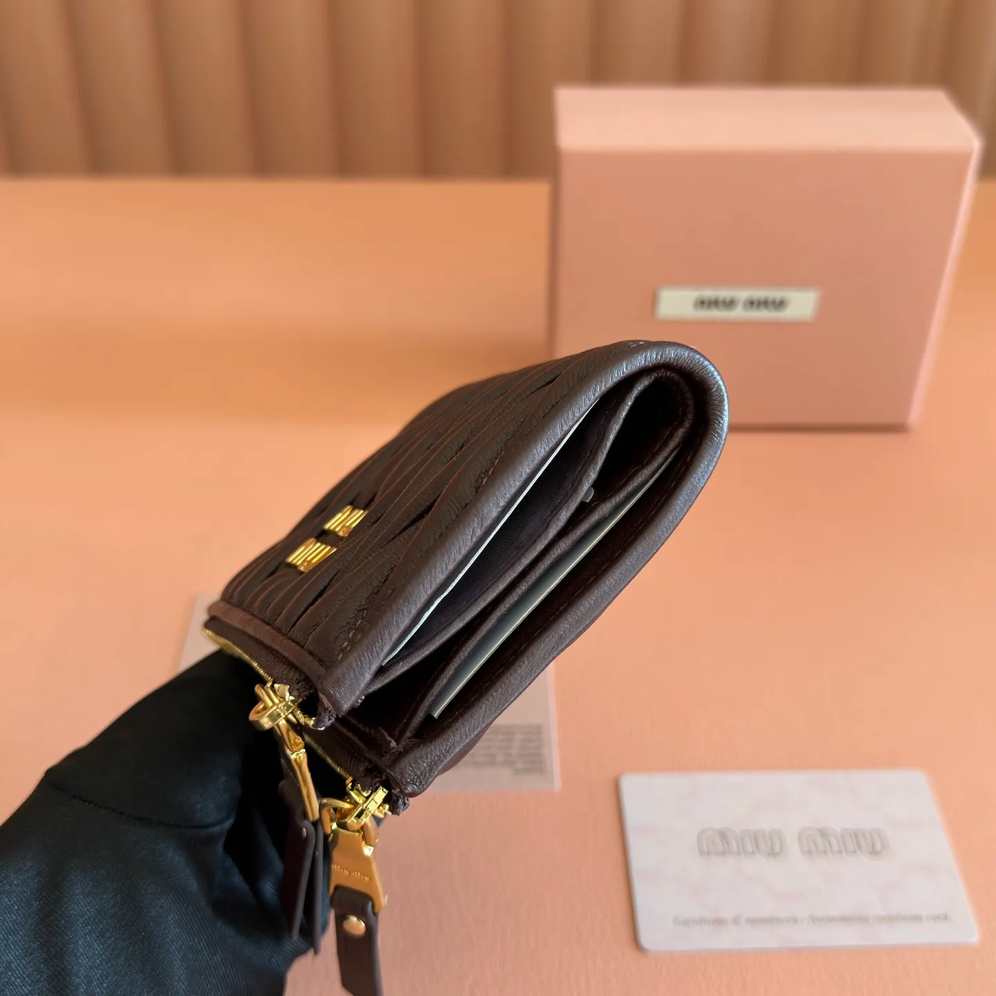 p540💋💋💋[Original configuration counter complete package] New version of the two-fold small wallet pocket wallet counter new small wallet 🔥 Model: 5MV017 is made of imported top-grade sheepskin inside and outside, with multiple card slots on both sides, double zipper compartment design on both sides, larger capacity, internal pressure 198A hundred-yuan notes, bank cards, coins, and change can be collected in it, highly practical, size: 11.5 X8 cm