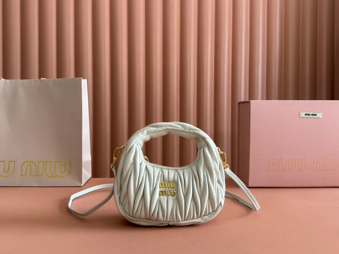 💋💋💋 Equipped with a full set of packaging at the counter [Super Grade Hardware Original Leather] Wander Matelasse Sheep Leather Hobo Mini Handbag/Crossbody Bag～Sheepskin Size: W17.5×H14×D5.5cm Number: 5BP156