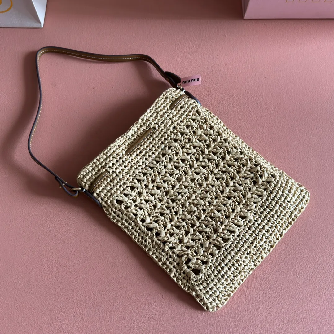 p1120💋💋💋【Full set of packaging at the counter】5ND016 new lucky bag woven bag, custom-made raffia imported from Japan, non-common PP grass on the market, the material is the same, the overall bag is small and exquisite, with leather shoulder strap for better practicality, it can be carried in the hand or under the armpit when going out in summer, size: 20 X 23 cm