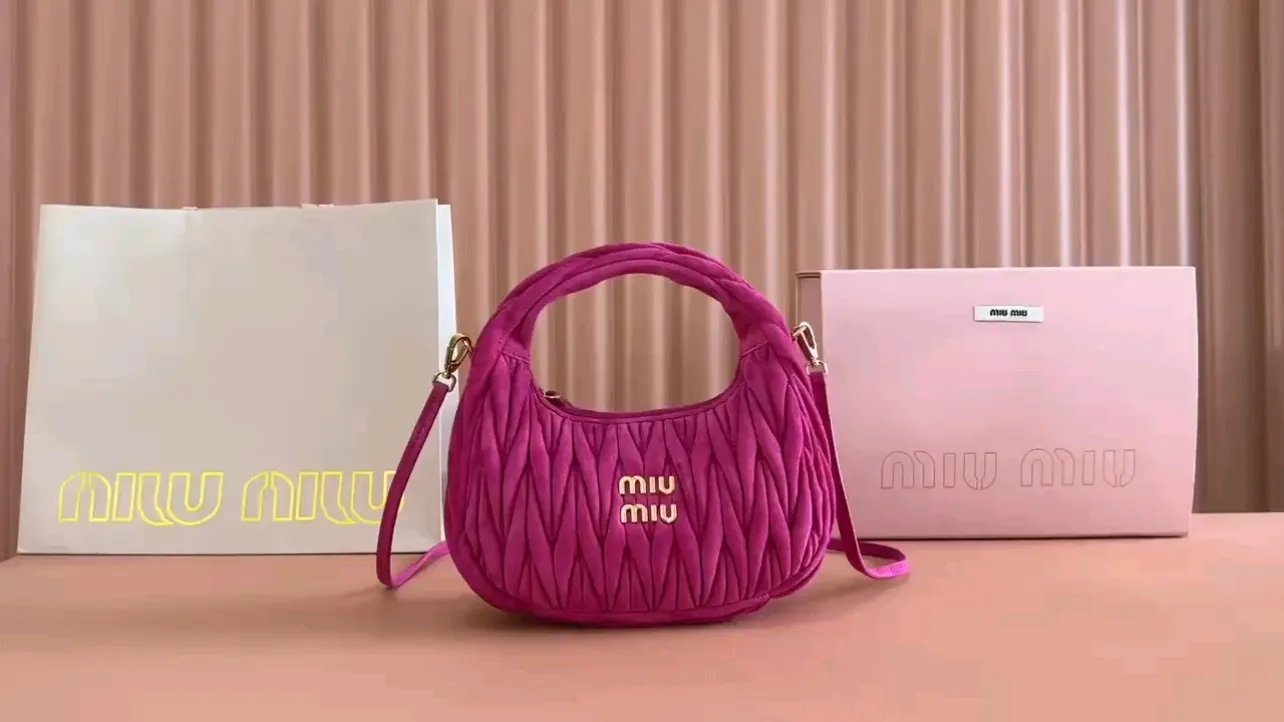 💋💋💋【Full set of packaging at the counter】5BC125MiuMiu new MiuWander suede leather handbag