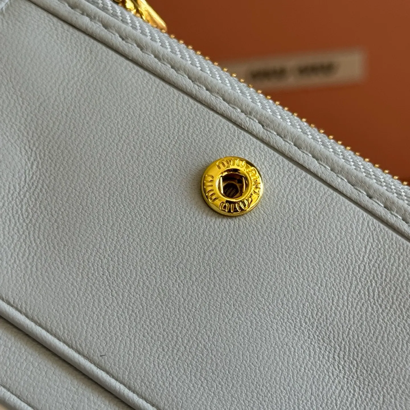 p540💋💋💋[Original configuration counter complete package] New version of the two-fold small wallet pocket wallet counter new small wallet 🔥 Model: 5MV017 is made of imported top-grade sheepskin inside and outside, with multiple card slots on both sides, double zipper compartment design on both sides, larger capacity, internal pressure 198A hundred-yuan notes, bank cards, coins, and change can be collected in it, highly practical, size: 11.5 X8 cm