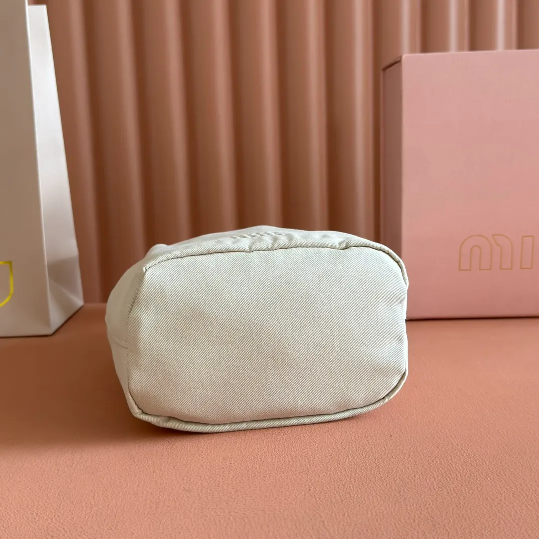 p960💋💋💋 [Configured with full package at the counter] 5NR038, new canvas bucket bag, made of twill waterproof canvas fabric, high-end and practical texture, iconic embroidered micro-label on the front, unique colorful woven drawstring at the bag mouth, the absolute best value for money, can be carried by hand or under the armpit, and you can also wear it with a shoulder strap according to your personal preference, casual and versatile, forged lining, ultra-light, excellent capacity Dimensions: 16 X22.5 X10.5 cm