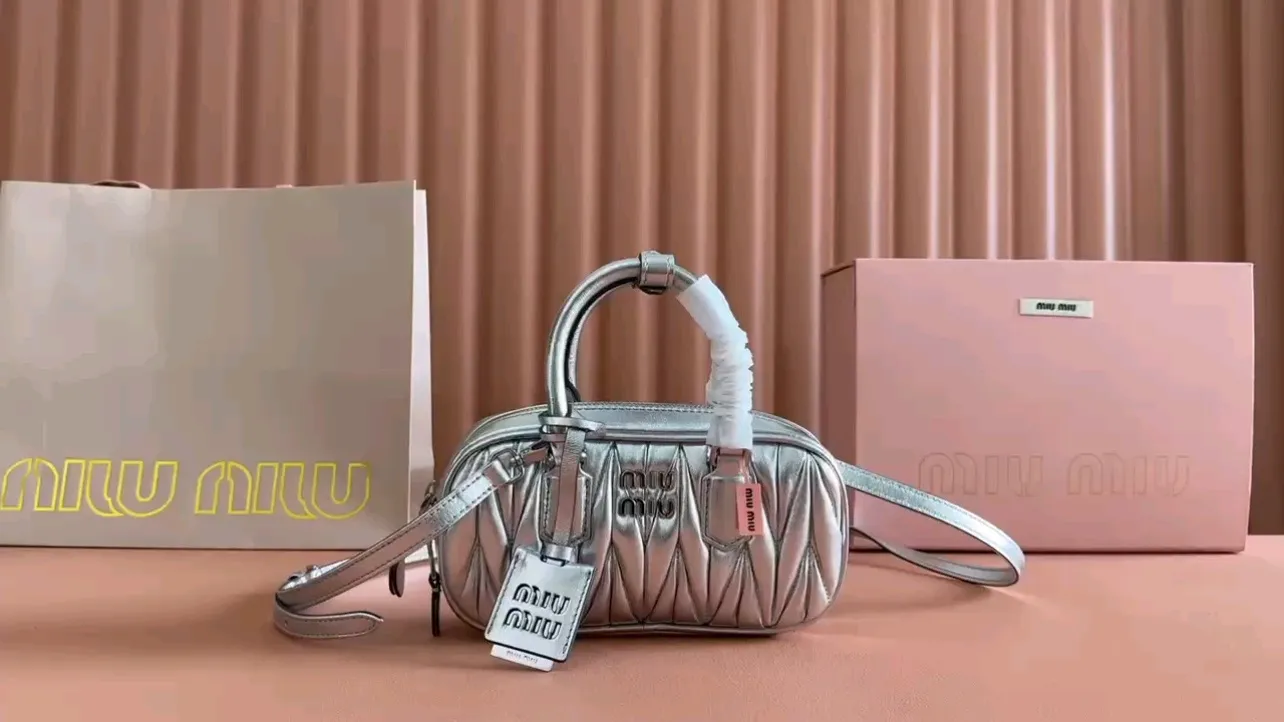 💋💋💋[Equipped with full counter packaging, premium hardware and original leather] Arcadie sheepskin mini (19cm) bowling handbag/crossbody bag~