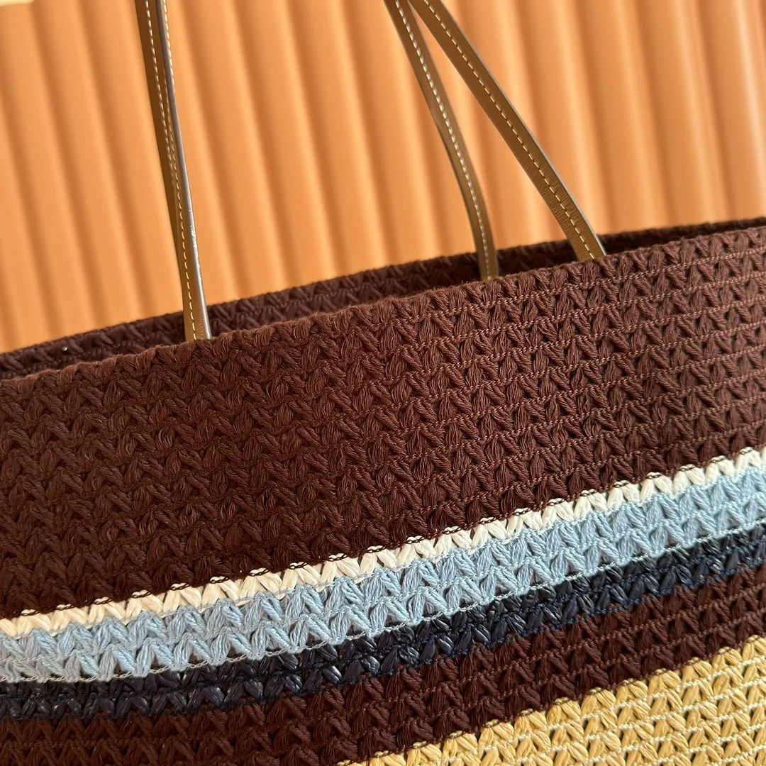 p1300💋💋💋【Full set of packaging at the counter】M Home 🍒5BG228, imported raffia straw spliced ​​cotton thread woven tote bag, the only version quality in the market, iconic Miu Miu embroidery on the front, cotton lining, ultra-light, large capacity, a must-have for travel, suitable for all seasons, super beautiful in kind, size: 40X34X16CM.