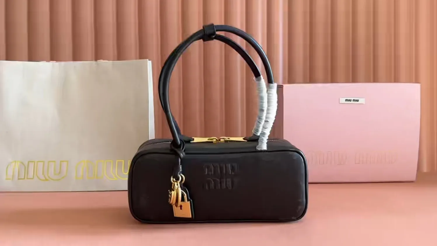 💋💋💋【Full set of packaging at the counter】MIU MIU Miu Miu Women's Arcadia cowhide handbag crossbody bag Style number: 5bb173