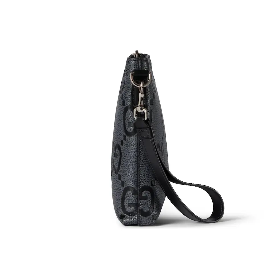 p1140. 💕"With full set of original counter packaging" 💕[New Product] The 2025 early spring series continues the super double G design, with ingenuity and new grain texture. As a new interpretation of the initials of Mr. Guccio Gucci, the double G pattern is presented in an oversized size to create an enduring charm of the brand logo. Crafted from classic calfskin, this gray and black messenger bag features an interior zip pocket and a multifunctional shoulder strap. Gray and black Super Double G grained calfskin Black calfskin piping Cotton and linen blend lining Interior: 1 zipped pocket Shoulder strap drop 57cm Zipper closure Ref.: 696009. Dimensions: 31cm (width) x 24.5cm (height) x 5cm (depth) Color: gray pebbled/original leather. Made in Italy