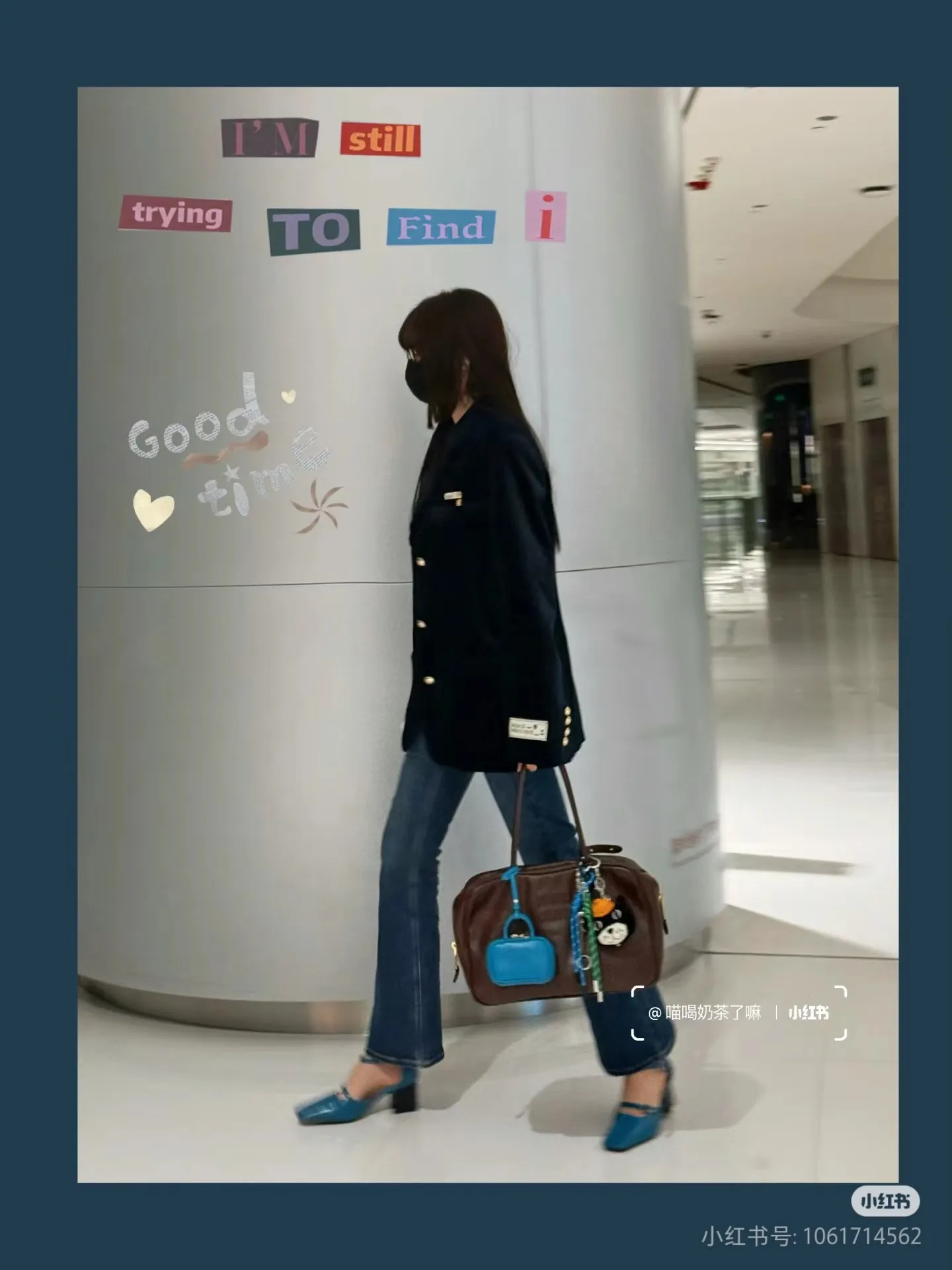 p1900. MIU's new product [original leather with counter packaging] Beau cow leather handbag/shoulder bag ~ Shi Mu Nan [new version briefcase] This Beau handbag is made of soft and smooth cow leather, with exquisite details such as gold-plated hardware and accessories, and the embossed letter logo highlights the classic style. Size:W34×H23×D10cm