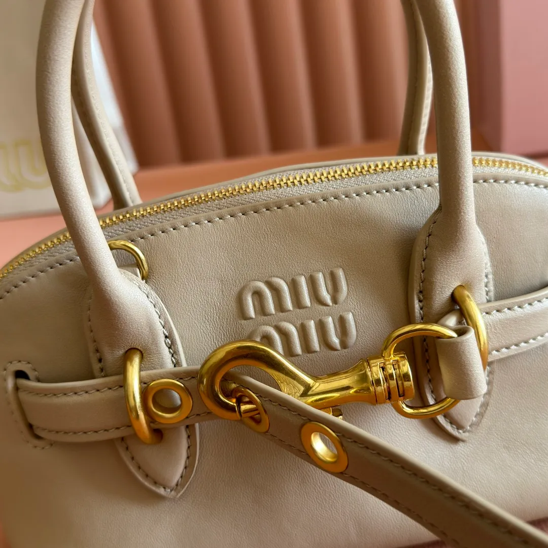 p1640💋💋💋【Full set of counter packaging】Aventure Nappa sheepskin leather handbag/crossbody bag～Mini 21cm Size: W21×14.5×8.5cm【Mini】No.: MM0_5BP180 MM model picture