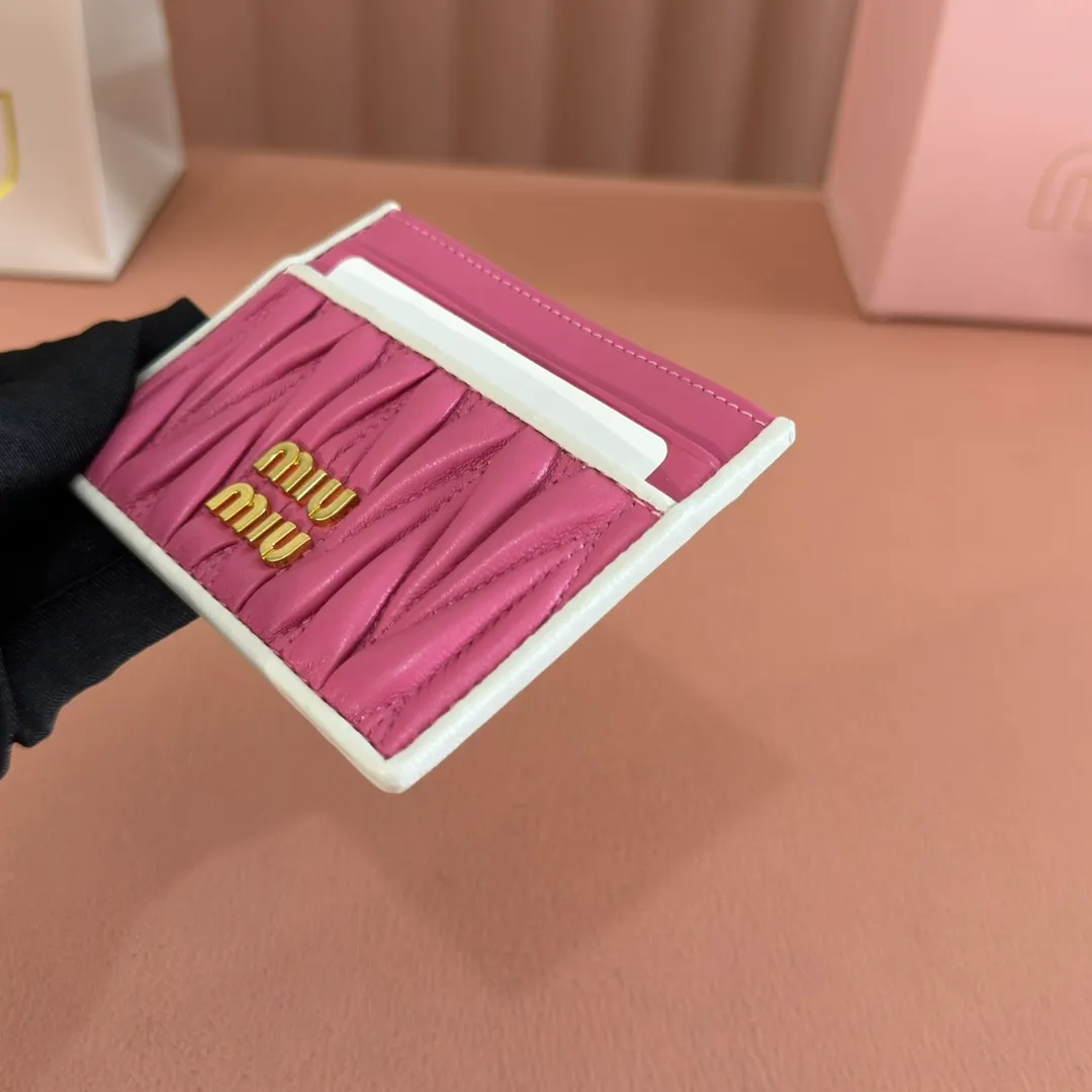 p420. 💋💋💋【Configured with full set of counter packaging】🔥 MM latest version cket wallet new card holder, 💗💗 5MC076 pink and white, the latest series of card holders in the counter, small and exquisite, double-sided card slots, practical and fashionable design 🔥 Made of top imported lambskin 🎉