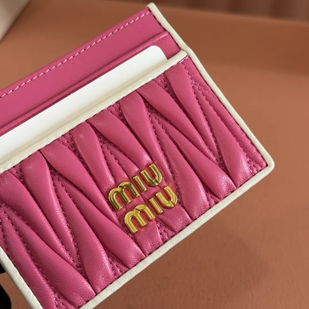 p420. 💋💋💋【Configured with full set of counter packaging】🔥 MM latest version cket wallet new card holder, 💗💗 5MC076 pink and white, the latest series of card holders in the counter, small and exquisite, double-sided card slots, practical and fashionable design 🔥 Made of top imported lambskin 🎉