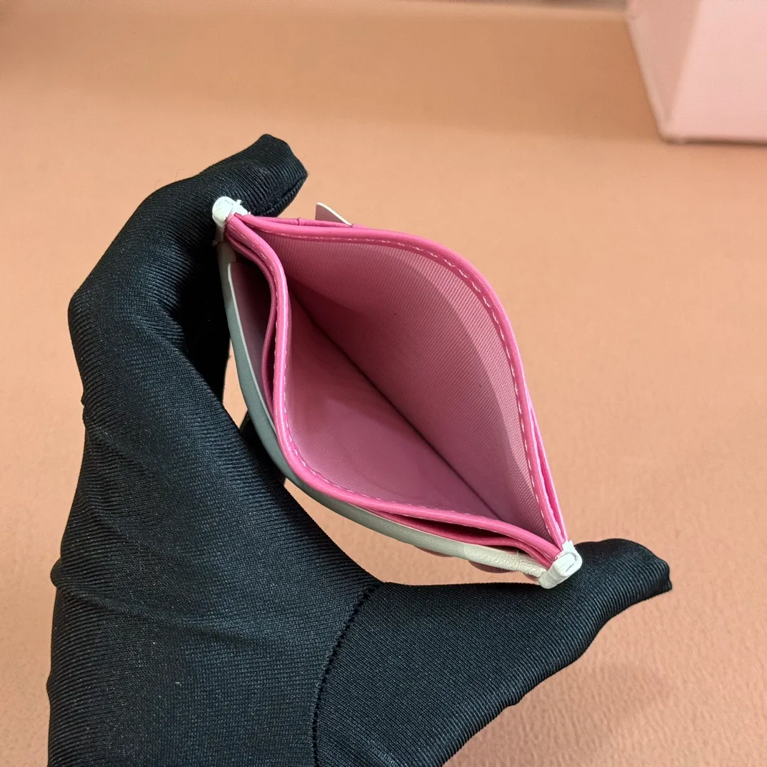 p420. 💋💋💋【Configured with full set of counter packaging】🔥 MM latest version cket wallet new card holder, 💗💗 5MC076 pink and white, the latest series of card holders in the counter, small and exquisite, double-sided card slots, practical and fashionable design 🔥 Made of top imported lambskin 🎉