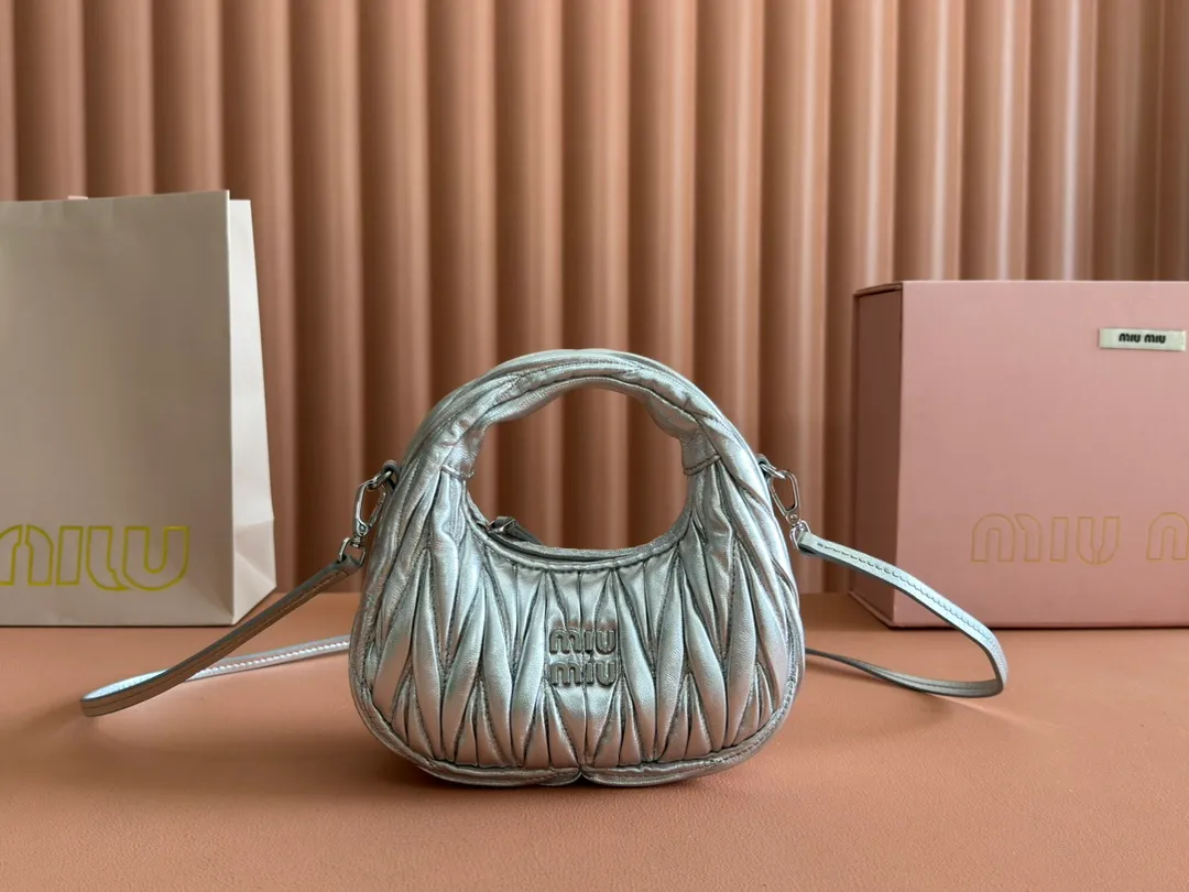 💋💋💋 Equipped with a full set of packaging at the counter [Super Grade Hardware Original Leather] Wander Matelasse Sheep Leather Hobo Mini Handbag/Crossbody Bag～Sheepskin Size: W17.5×H14×D5.5cm Number: 5BP156