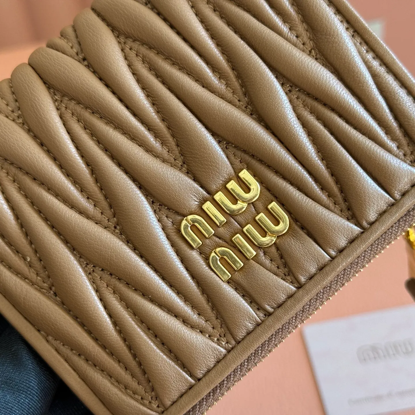 p540💋💋💋[Original configuration counter complete package] New version of the two-fold small wallet pocket wallet counter new small wallet 🔥 Model: 5MV017 is made of imported top-grade sheepskin inside and outside, with multiple card slots on both sides, double zipper compartment design on both sides, larger capacity, internal pressure 198A hundred-yuan notes, bank cards, coins, and change can be collected in it, highly practical, size: 11.5 X8 cm
