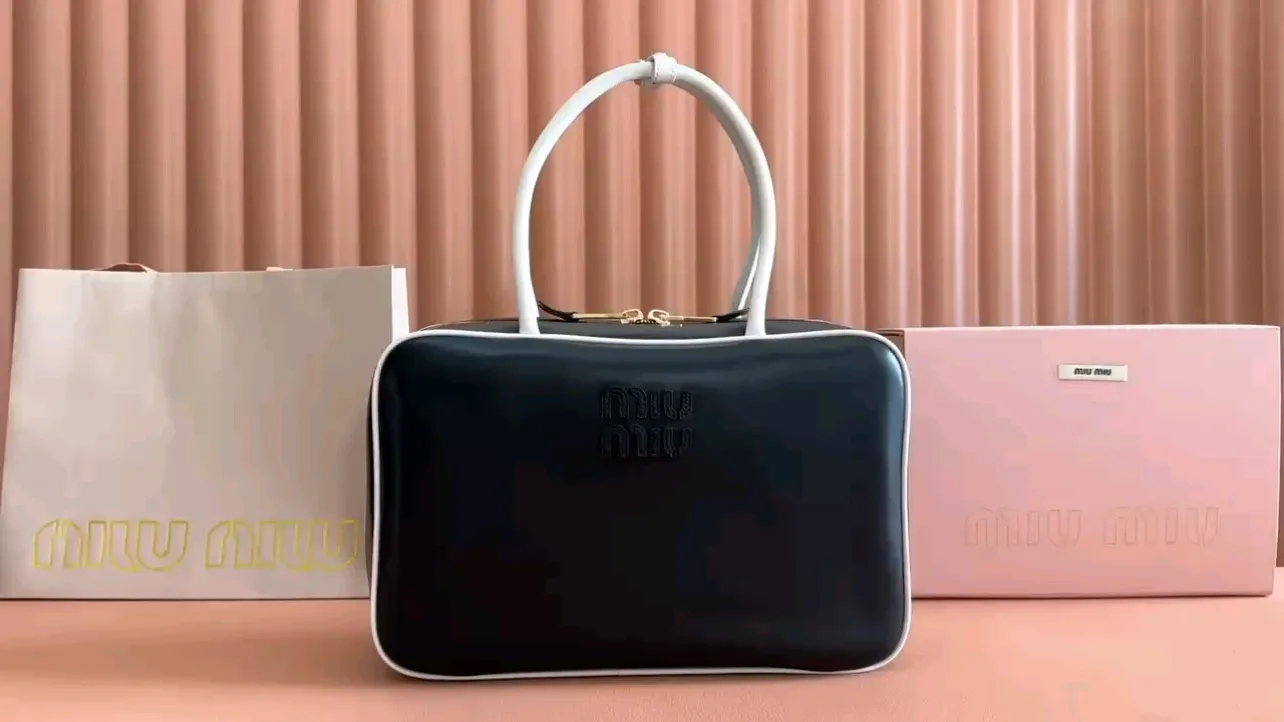 💋💋💋 Equipped with a full set of packaging at the counter [Special grade hardware original leather] Beau cow leather color-blocked handbag/shoulder bag ~ Heather wood color with white [New version briefcase] Size: W34×H23×D10cm Number: _5bb117