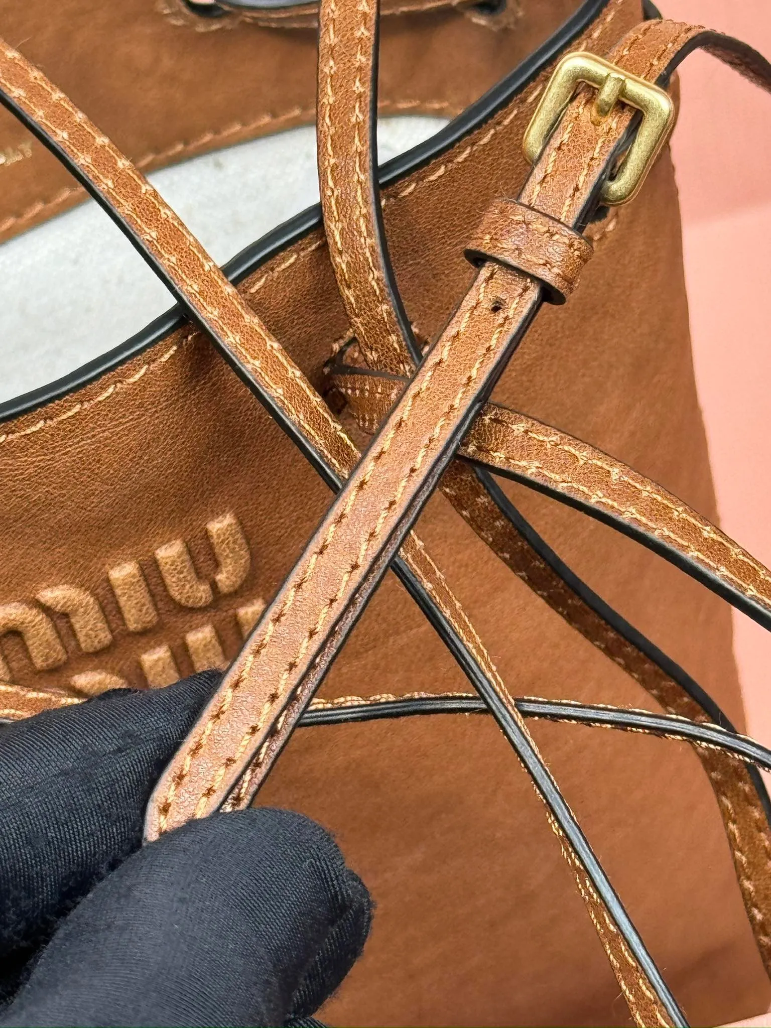 p1040 [Special grade hardware original leather] nappa sheepskin mini handbag shoulder bag ~ brown This mini handbag is famous for the soft texture of nappa sheepskin. Adjustable shoulder strap adds practical detail, while embossed letter logo adds classic style ~ Letter logo ~ Adjustable shoulder strap ~ Lined Model: 5nf460 Dimensions: w14×h17×d6