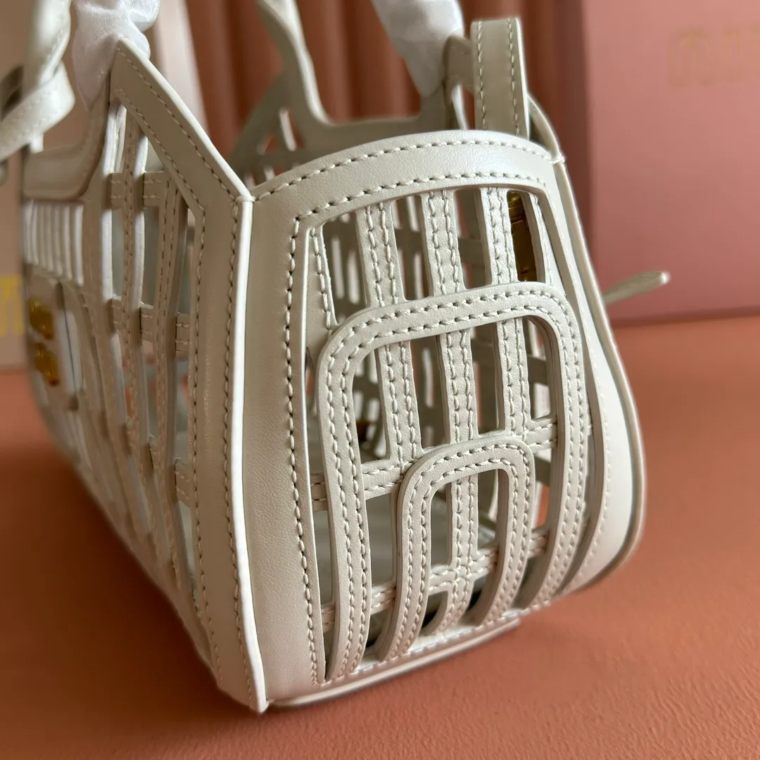 p2080💋💋💋【Configured with full counter package】MIUM new vegetable basket, soft Naa leather handbag, designed with exquisite weaving pattern and unique structure, showing summer style, complex craftsmanship reflects the exquisite and elegant beauty of MIU series, detachable and adjustable leather long shoulder strap, with zipper small bag hanging decoration inside, strong practicality, perfect choice for commuting to work, picnics and vacations/Model 5ba294 Size 24 X12.5 X 9 cm