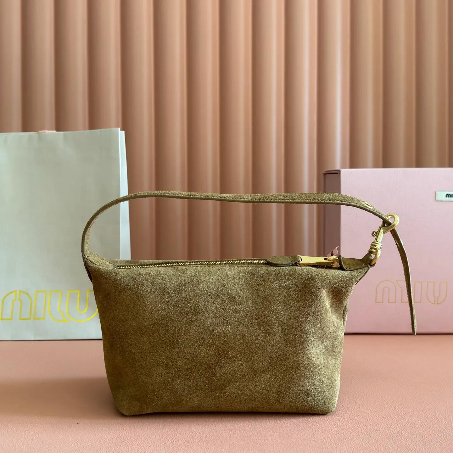 p1160💋💋💋【Full set of packaging at the counter】5NE841, new lunch box bag, frosted front with iconic Miu logo, cotton lining, ultra-light, large capacity, looks good with any combination, suitable for all seasons, size: bottom length 19cm, opening width 25.5cm, height 14cm, bottom width 10cm