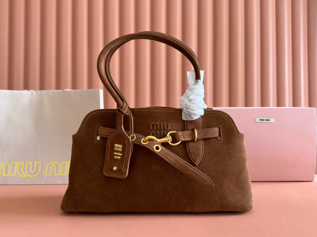 💕💕【New Product】Miu Home👉 MiuMiu new Aventure Nappa leather handbag, heather, brown, black/original leather shipped! 🐲Model: 5BG310. Combination short video