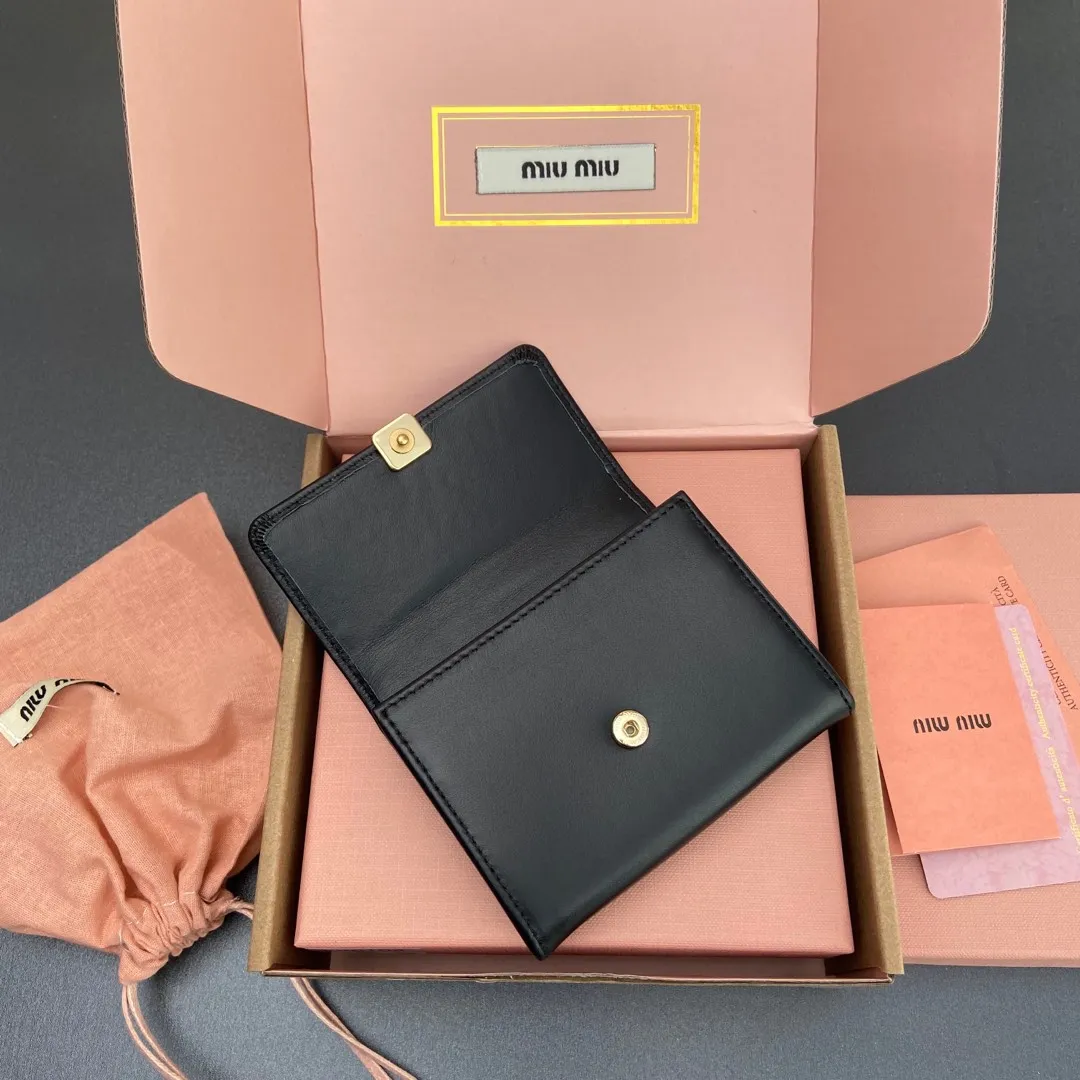 [Special grade hardware original leather] ¥560 ~ Black imported cowhide card bag - Snap button closure - Metal letter logo - 2 card slots - Lined Size: w8.5×h10.2×2cm No.: 5M104_ MM0220
