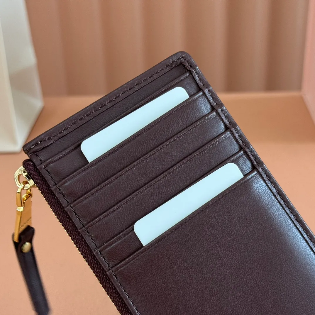 p520. 💋💋💋【Full set of packaging at the counter】🔥 MM💗pocket wallet💗The latest version of the card holder, model: 5MB006 Heather🔥🆕🆕💃💃Top imported lambskin material🐮👋Matelasse pattern, zipper closure, miu logo hot stamping inside 💞Six card slots on the back, 💅💅 size: 8X15.