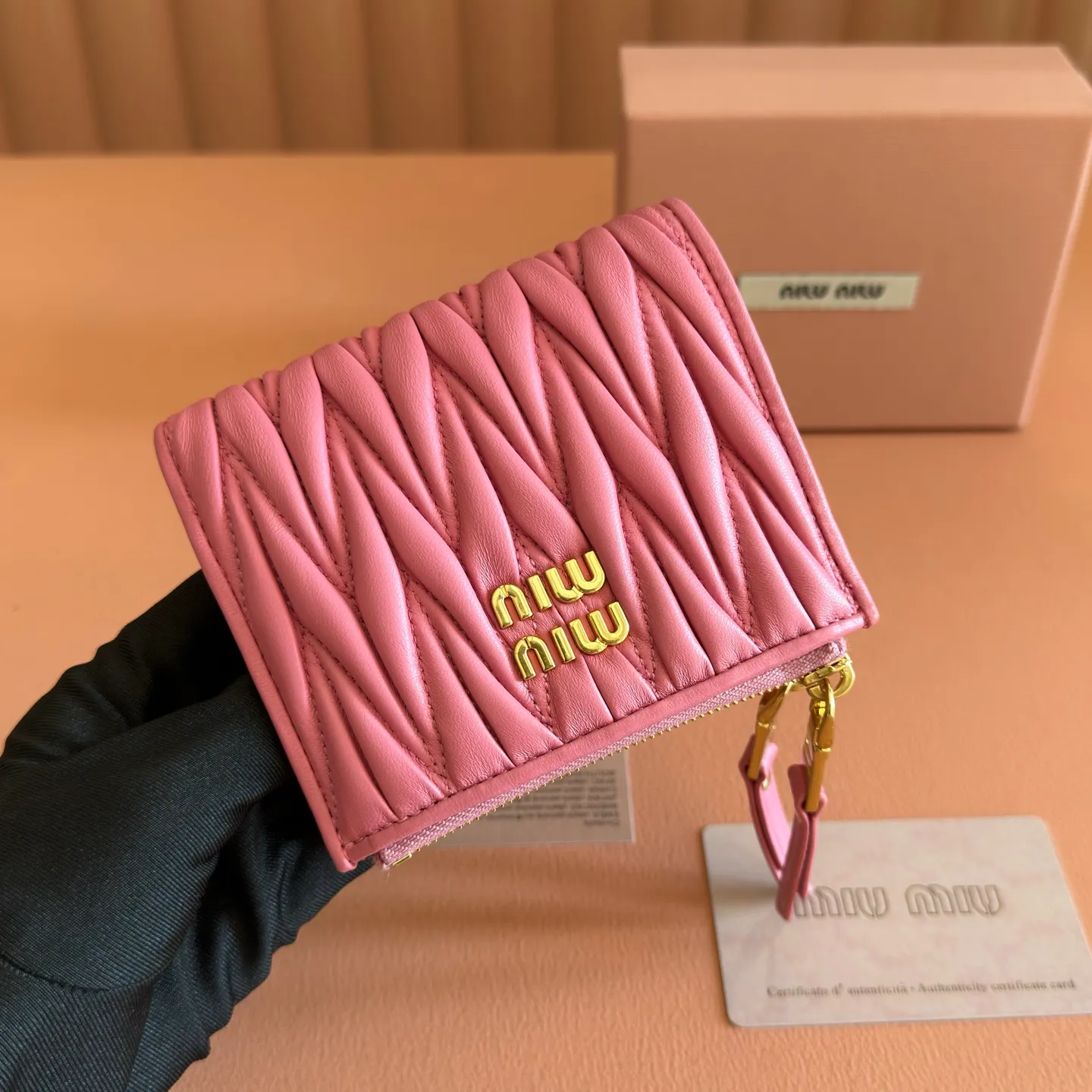 p540💋💋💋[Original configuration counter complete package] New version of the two-fold small wallet pocket wallet counter new small wallet 🔥 Model: 5MV017 is made of imported top-grade sheepskin inside and outside, with multiple card slots on both sides, double zipper compartment design on both sides, larger capacity, internal pressure 198A hundred-yuan notes, bank cards, coins, and change can be collected in it, highly practical, size: 11.5 X8 cm