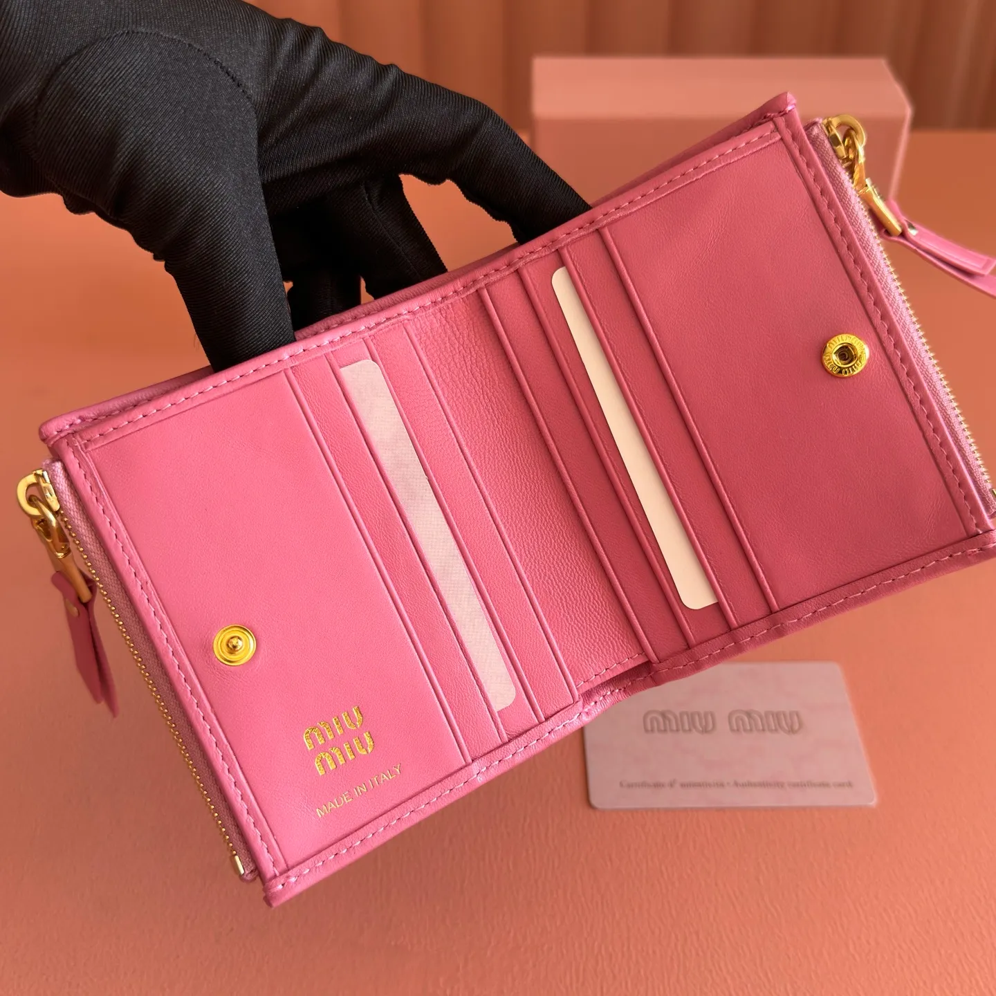 p540💋💋💋[Original configuration counter complete package] New version of the two-fold small wallet pocket wallet counter new small wallet 🔥 Model: 5MV017 is made of imported top-grade sheepskin inside and outside, with multiple card slots on both sides, double zipper compartment design on both sides, larger capacity, internal pressure 198A hundred-yuan notes, bank cards, coins, and change can be collected in it, highly practical, size: 11.5 X8 cm