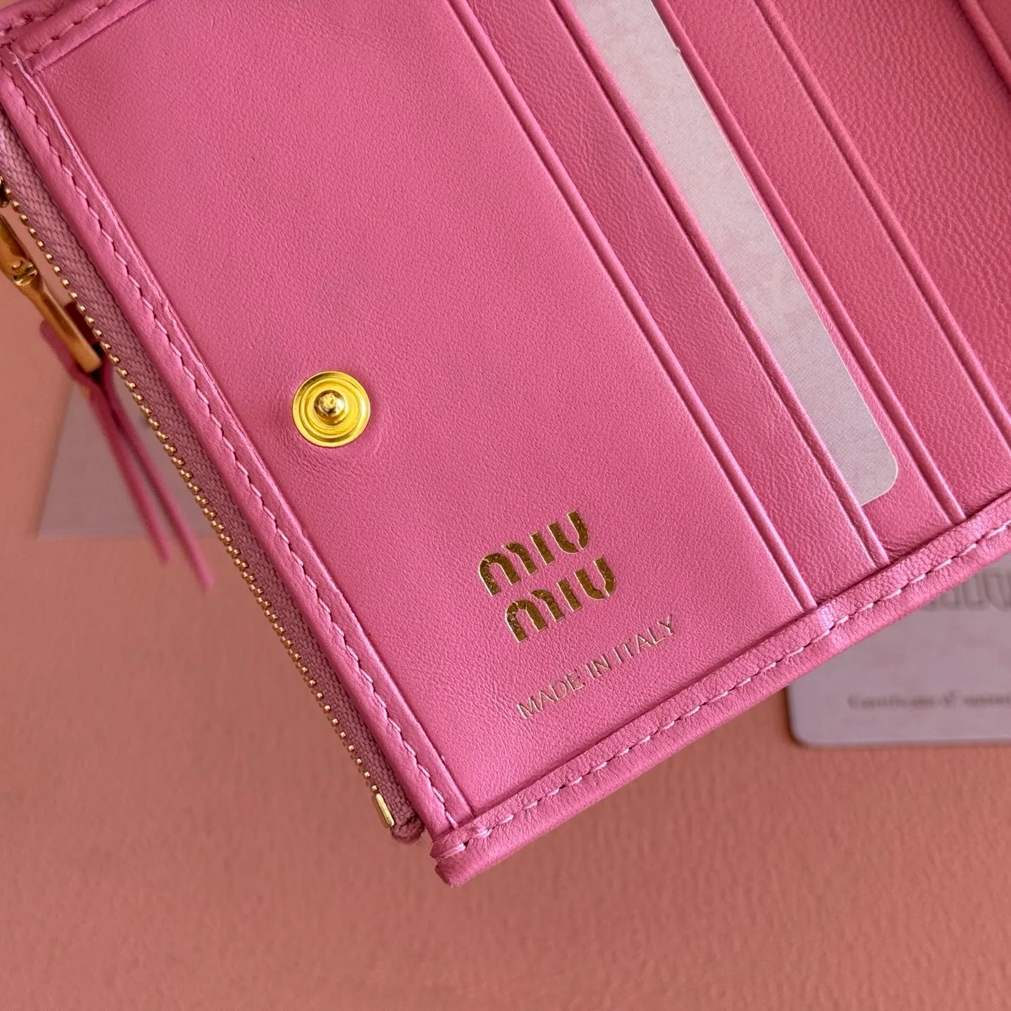 p540💋💋💋[Original configuration counter complete package] New version of the two-fold small wallet pocket wallet counter new small wallet 🔥 Model: 5MV017 is made of imported top-grade sheepskin inside and outside, with multiple card slots on both sides, double zipper compartment design on both sides, larger capacity, internal pressure 198A hundred-yuan notes, bank cards, coins, and change can be collected in it, highly practical, size: 11.5 X8 cm
