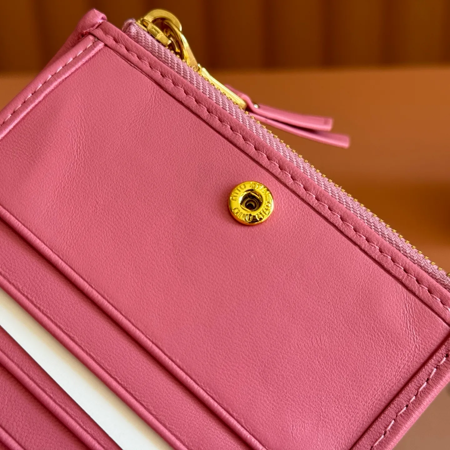 p540💋💋💋[Original configuration counter complete package] New version of the two-fold small wallet pocket wallet counter new small wallet 🔥 Model: 5MV017 is made of imported top-grade sheepskin inside and outside, with multiple card slots on both sides, double zipper compartment design on both sides, larger capacity, internal pressure 198A hundred-yuan notes, bank cards, coins, and change can be collected in it, highly practical, size: 11.5 X8 cm