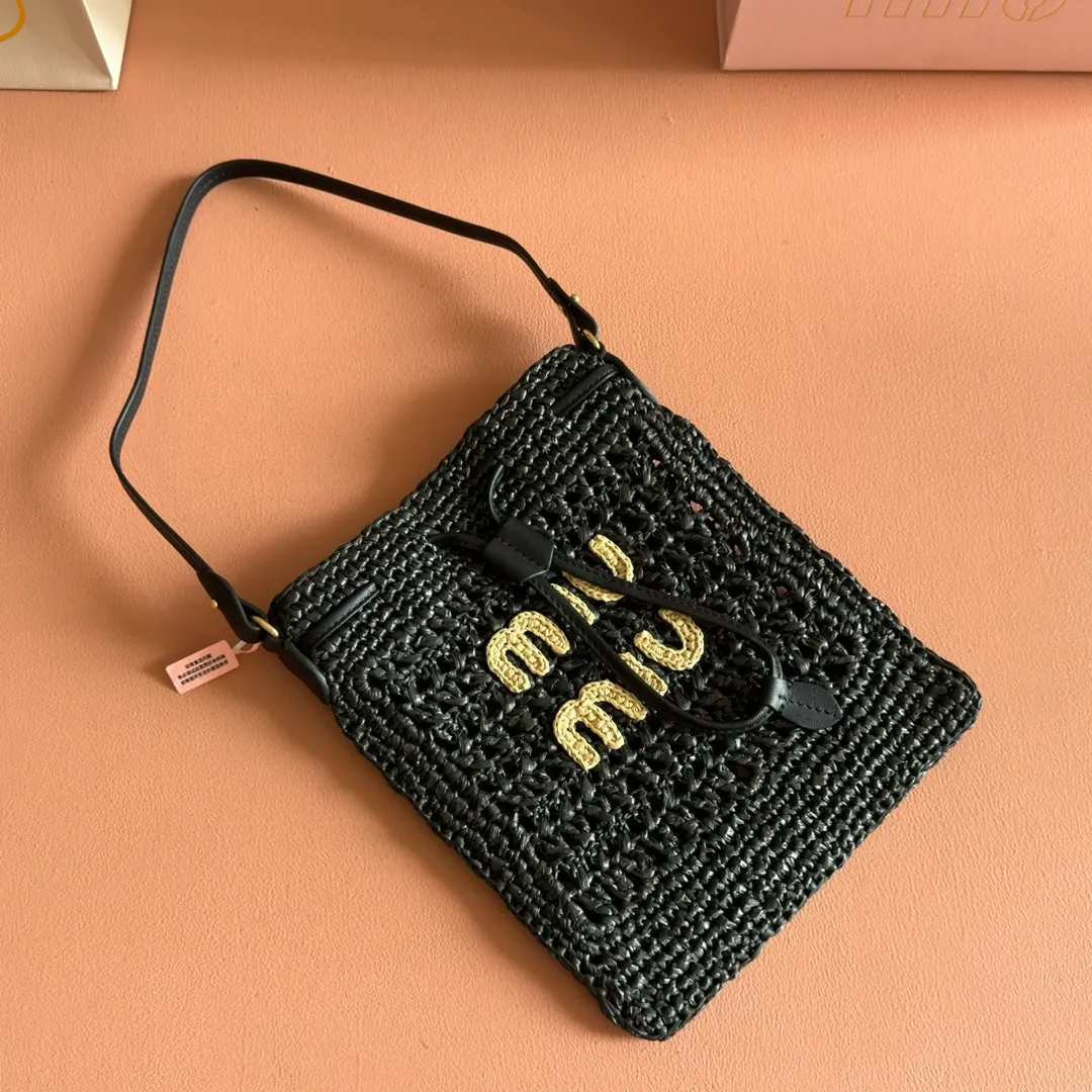 p1120💋💋💋【Full set of packaging at the counter】5ND016 new lucky bag woven bag, custom-made raffia imported from Japan, non-common PP grass on the market, the material is the same, the overall bag is small and exquisite, with leather shoulder strap for better practicality, it can be carried in the hand or under the armpit when going out in summer, size: 20 X 23 cm