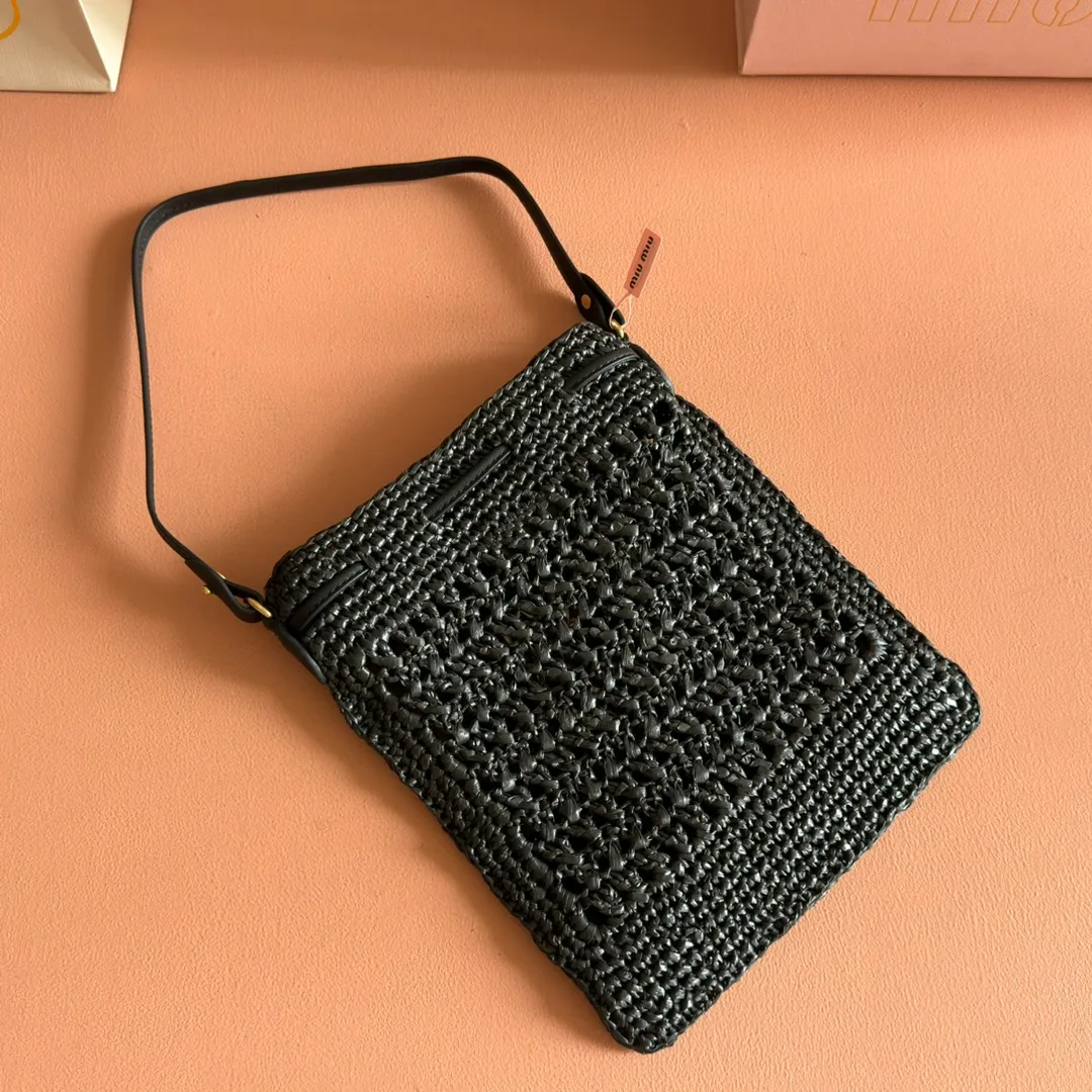p1120💋💋💋【Full set of packaging at the counter】5ND016 new lucky bag woven bag, custom-made raffia imported from Japan, non-common PP grass on the market, the material is the same, the overall bag is small and exquisite, with leather shoulder strap for better practicality, it can be carried in the hand or under the armpit when going out in summer, size: 20 X 23 cm