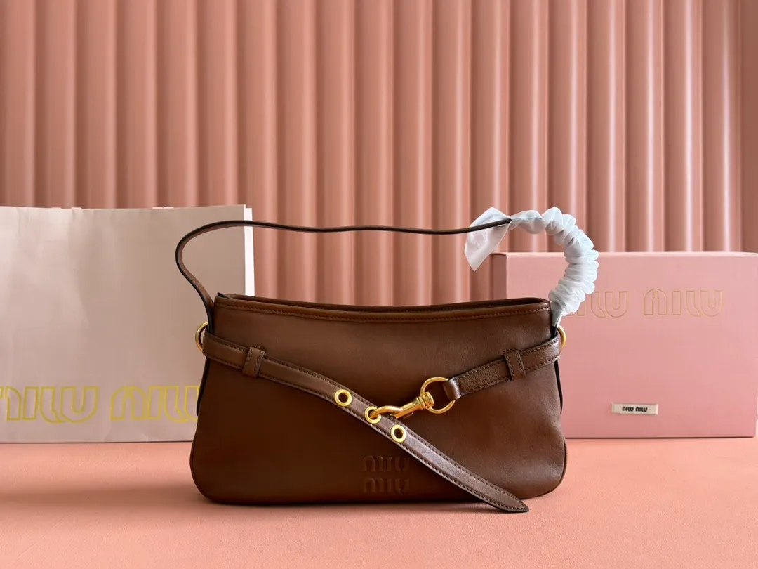 💋💋💋【New Product】Miu Home👉 MiuMiu new Aventure Nappa leather handbag, heather, brown, black/original leather shipped! 🐲Model: 5BC182. Combination short video