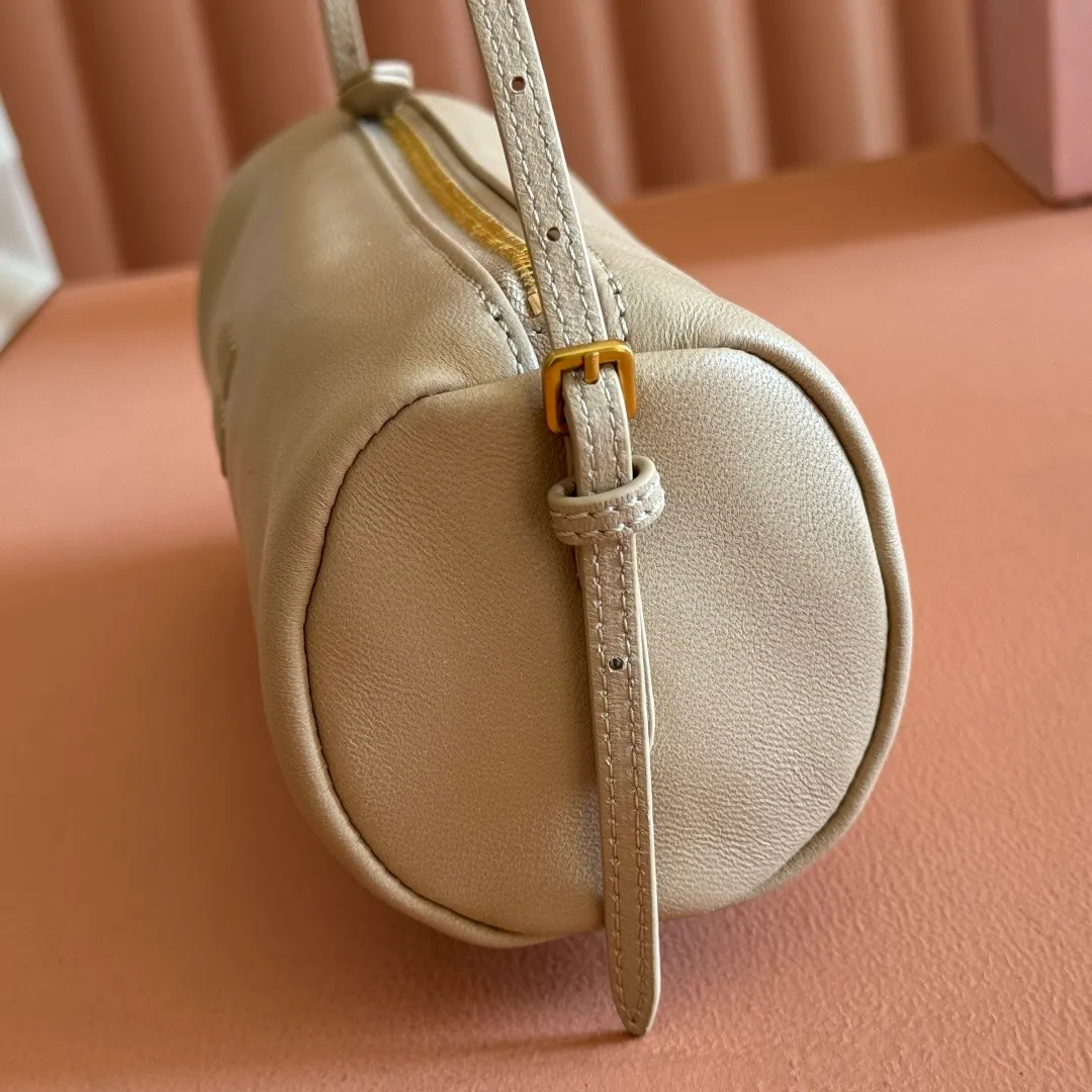 p1040💋💋💋[Special grade hardware original leather] Adventure Nappa sheep leather handbag/shoulder bag white Size: W22×H9×D9cm No._5BG851