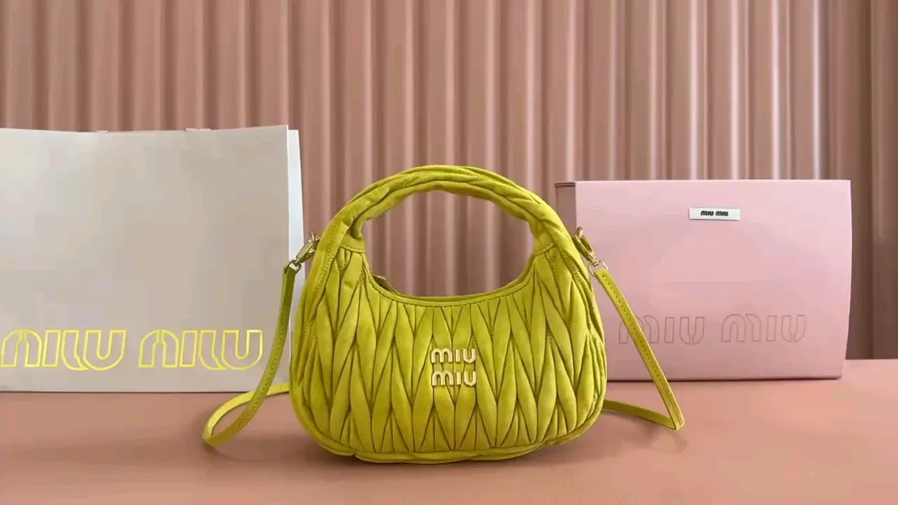 💋💋💋【Full set of packaging at the counter】5BC125MiuMiu new MiuWander suede leather handbag