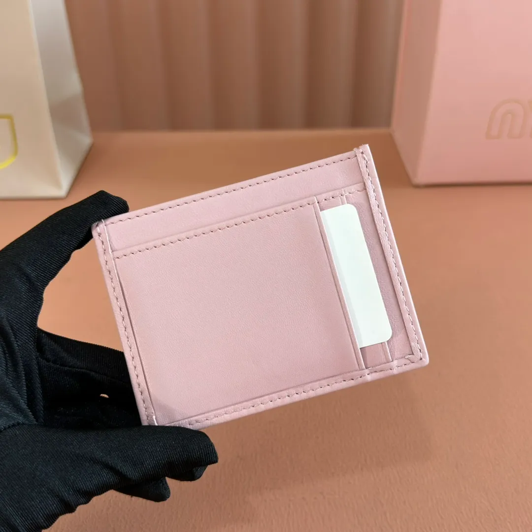 p420. 💋💋💋【Configured with full set of counter packaging】🔥 The latest version of MM cket wallet new card holder, 💗💗 5MV976 light pink The latest series of card holders in the counter, small and exquisite, double-sided card slots, practical and fashionable design 🔥 Made of top imported lambskin 🎉