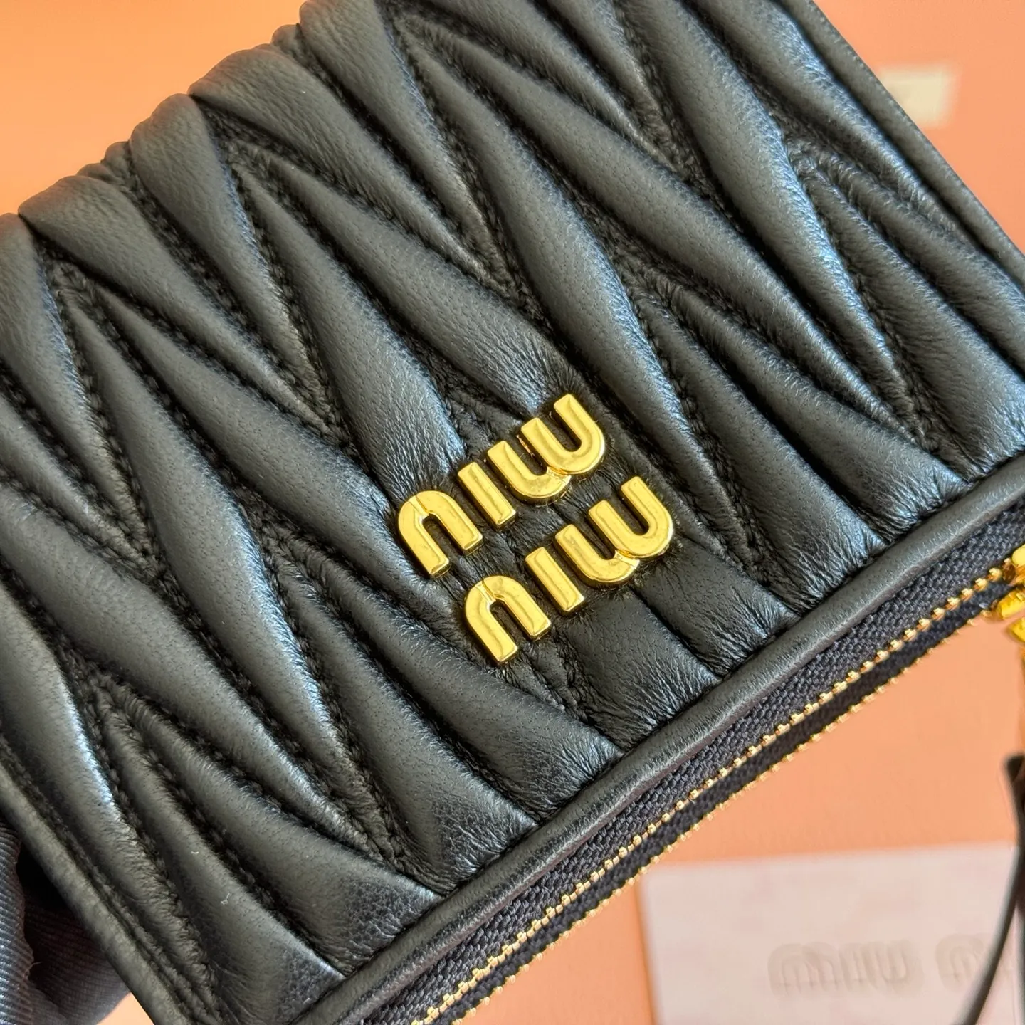 p540💋💋💋[Original configuration counter complete package] New version of the two-fold small wallet pocket wallet counter new small wallet 🔥 Model: 5MV017 is made of imported top-grade sheepskin inside and outside, with multiple card slots on both sides, double zipper compartment design on both sides, larger capacity, internal pressure 198A hundred-yuan notes, bank cards, coins, and change can be collected in it, highly practical, size: 11.5 X8 cm