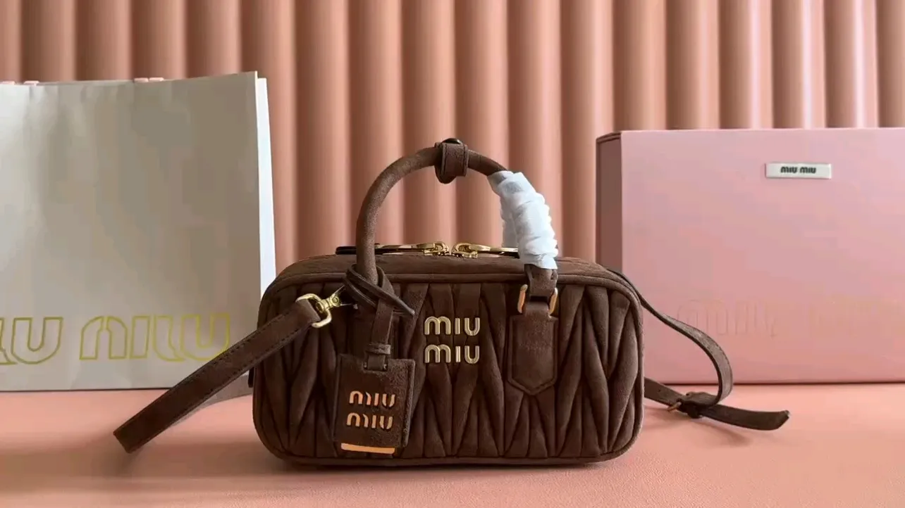 💋💋💋【Full set of packaging at the counter】MIU MIU Miu Miu wrinkled nubuck leather Miu Miu women's Arcadia cowhide handbag crossbody bag Style number: 5bb142