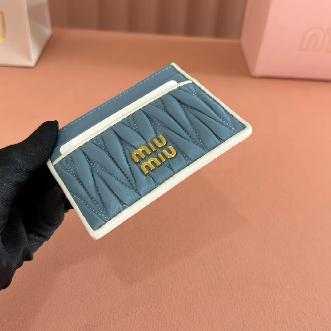 p420. 💋💋💋【Configured with full set of counter packaging】🔥 The latest version of MM cket wallet new card holder, 💗💗 5MC076 gray blue with white, the latest series of card holders in the counter, small and exquisite, double-sided card slots, practical and fashionable design 🔥 Made of top imported lambskin 🎉