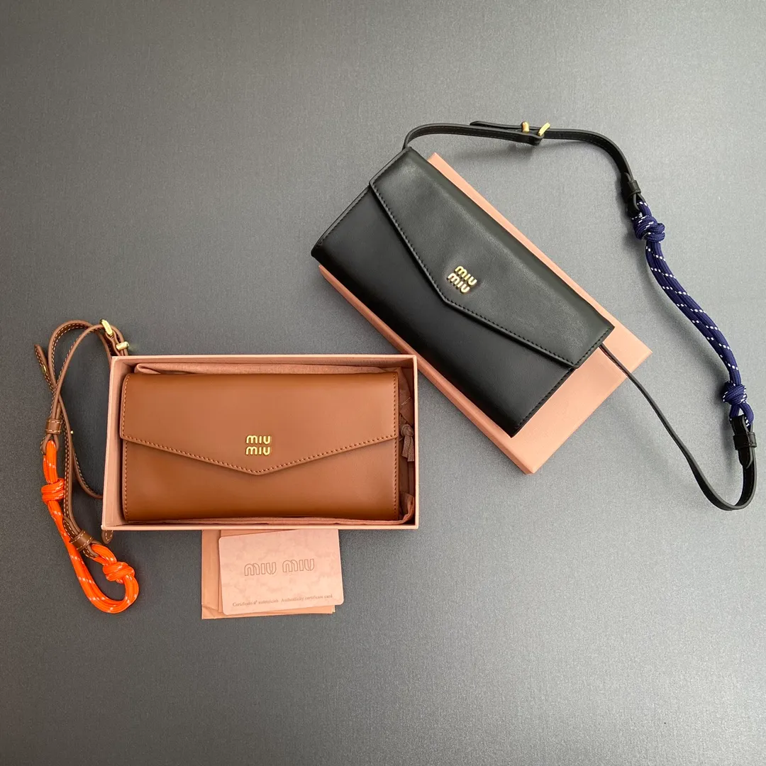 [Special grade hardware original leather]~Imported cow leather and rope shoulder strap cow leather wallet Size: w19×h9.5×2cm No.: 5MT025_ 025 _MM034
